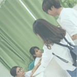 Làm thủ tục thăm khám